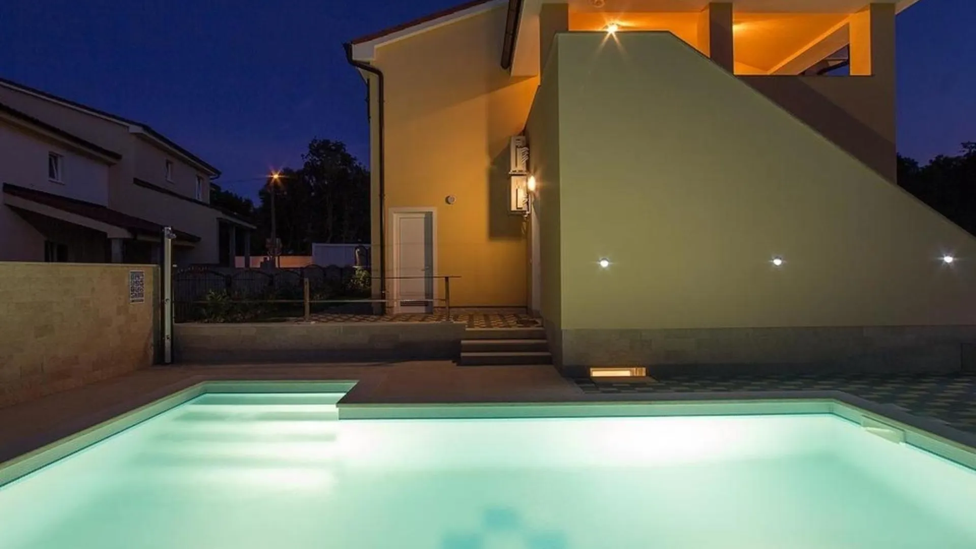 Ferienhaus Mit Privatpool Fuer 20 Personen Ca 400 Qm In Banjole, Istrien Istrische Riviera 0*, Banjole Croatia