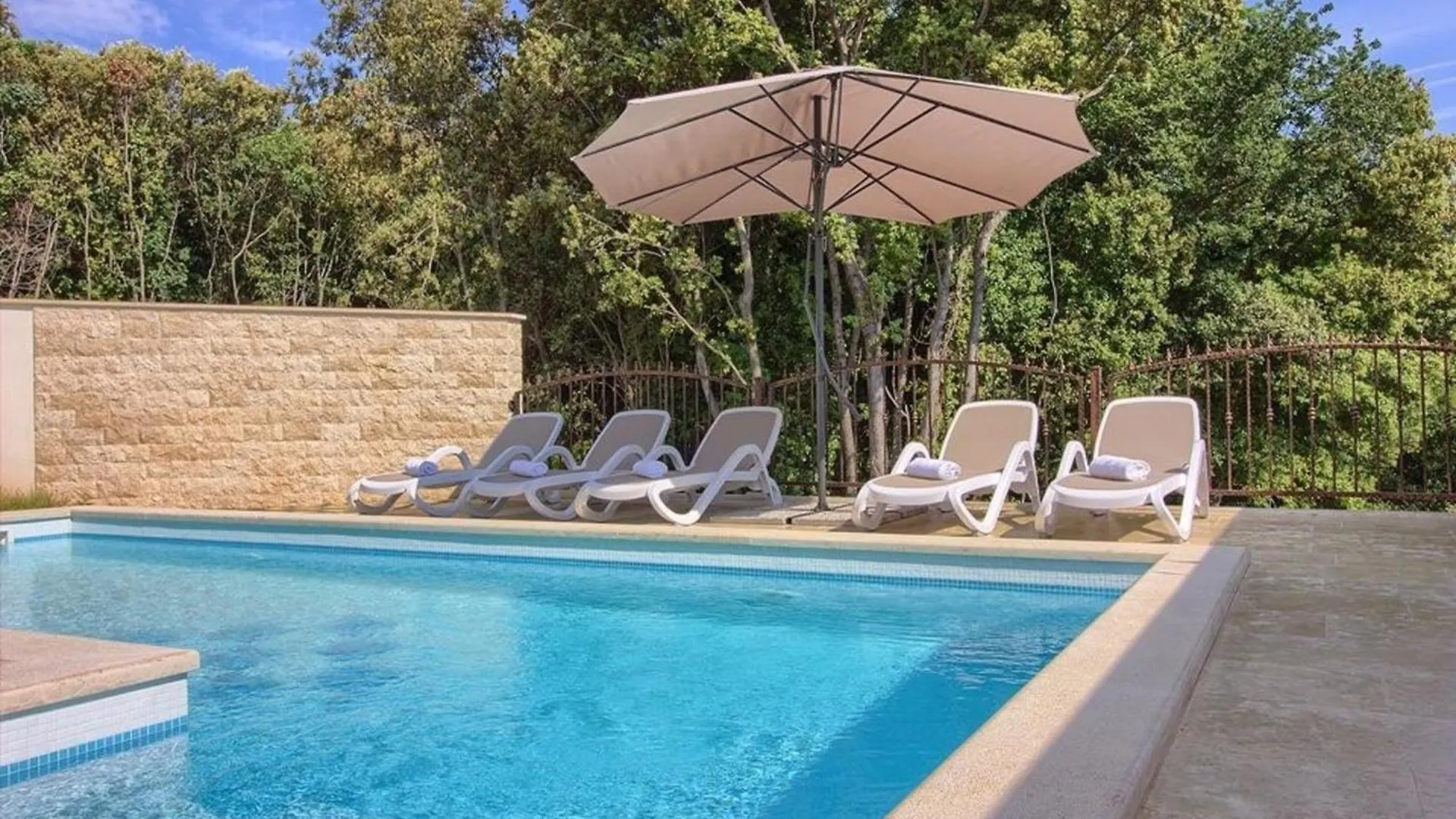 Ferienhaus Mit Privatpool Fuer 20 Personen Ca 400 Qm In Banjole, Istrien Istrische Riviera Croatia